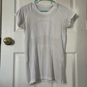 Lululemon White Short Sleeve Swiftly Tech T shirt!